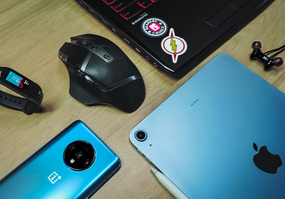 What are the positive and negative effects of gadgets