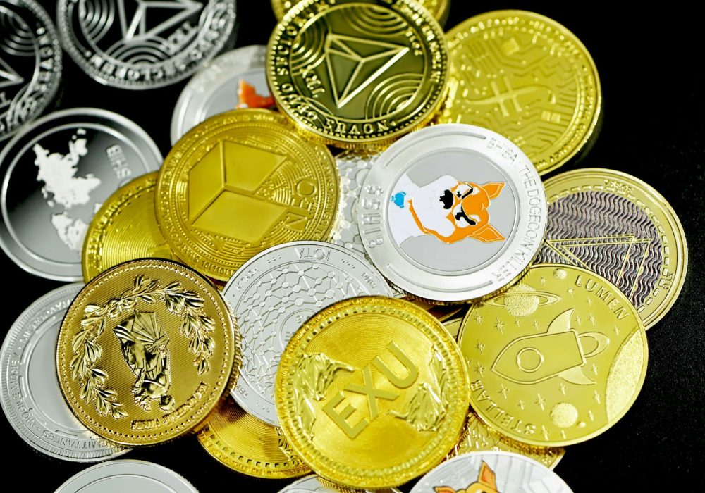 How does a cryptocurrency scam work